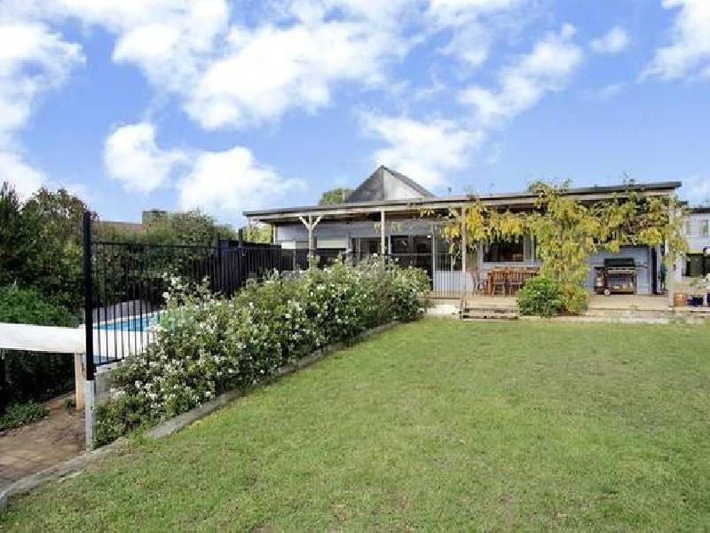 Melrose Avenue, Highton VIC 3216