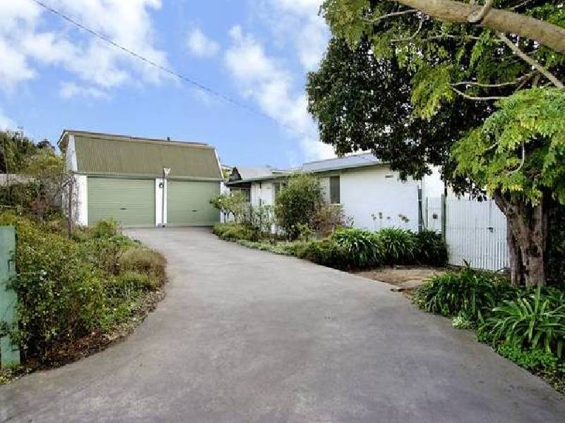 Melrose Avenue, Highton VIC 3216