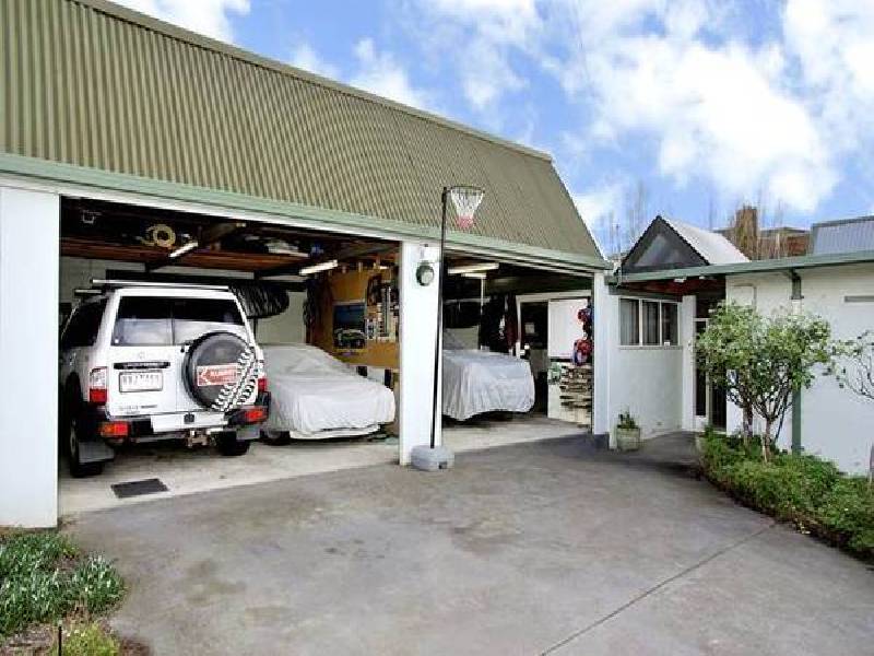 Melrose Avenue, Highton VIC 3216