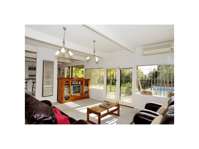 Melrose Avenue, Highton VIC 3216