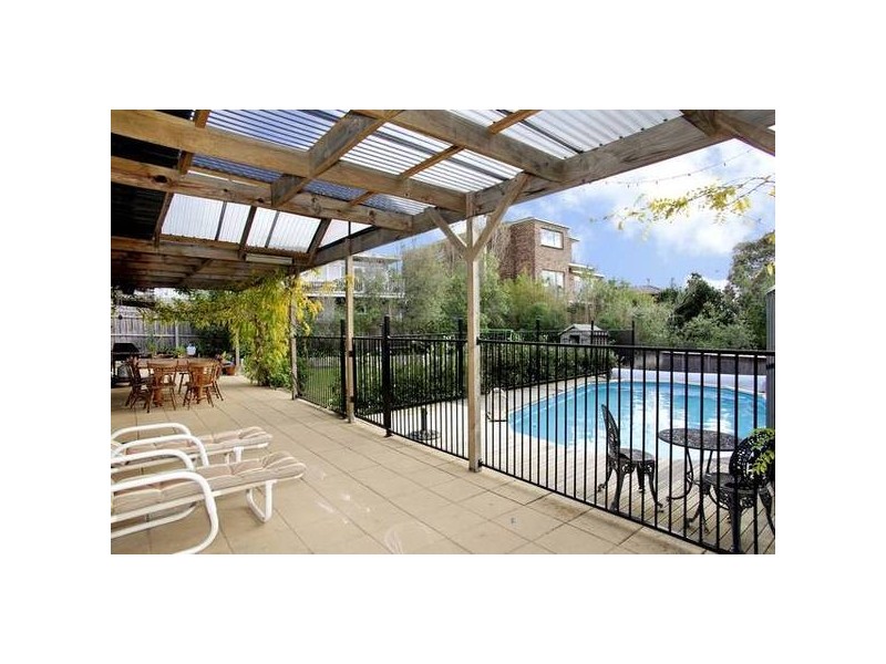 Melrose Avenue, Highton VIC 3216