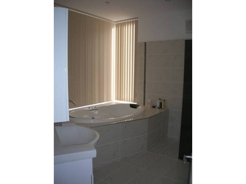 2/16 Louis Court, Newtown VIC 3220