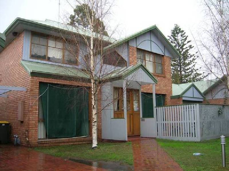 2/30 Noble Street, Newtown VIC 3220