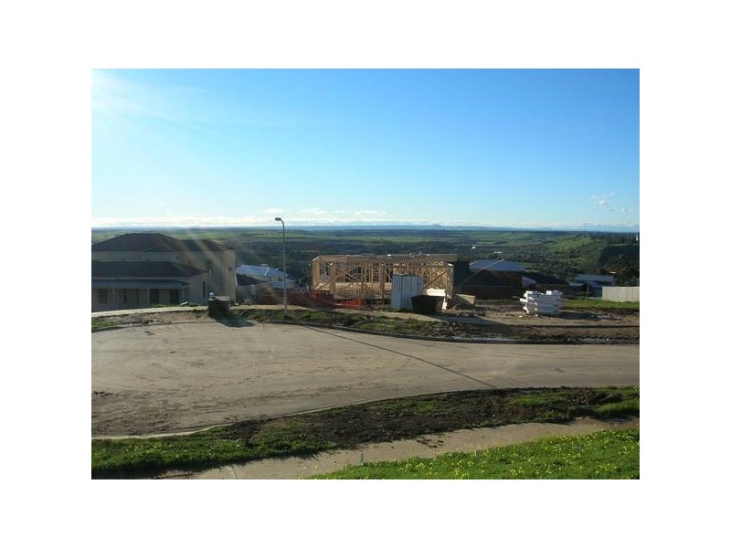 Wallaroo Way, Highton VIC 3216