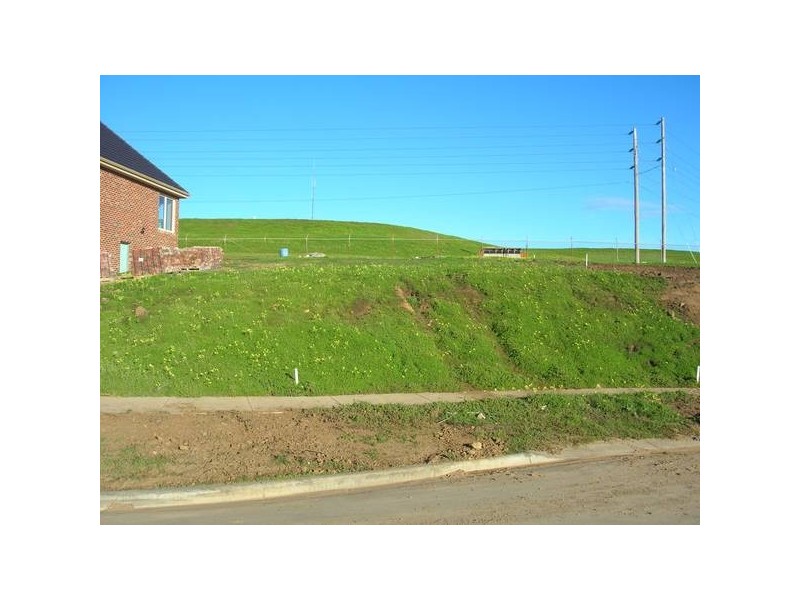 Wallaroo Way, Highton VIC 3216