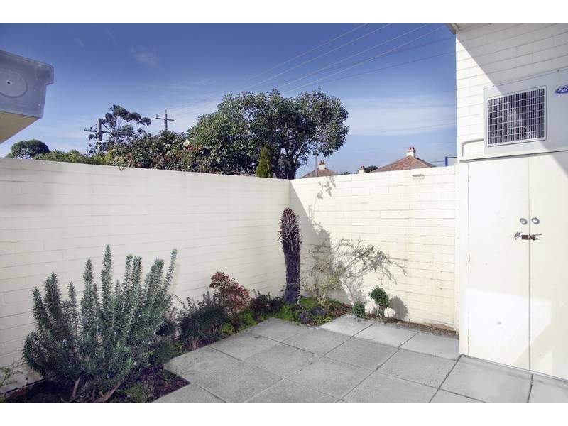 1/94 Aphrasia Street, Newtown VIC 3220