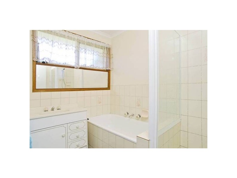 2/6 Harvard Court, Whittington VIC 3219