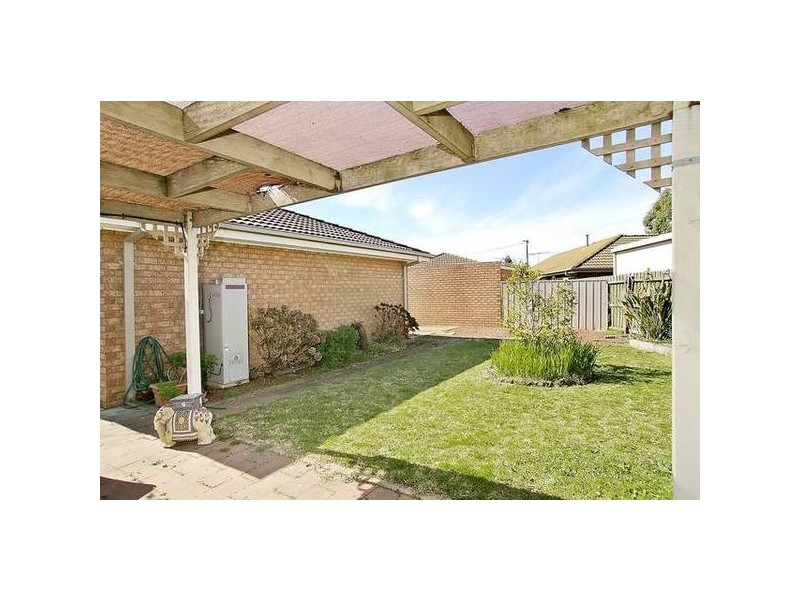2/6 Harvard Court, Whittington VIC 3219