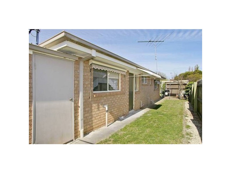 2/6 Harvard Court, Whittington VIC 3219