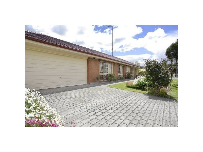 27 Sandringham Parade, Newtown VIC 3220