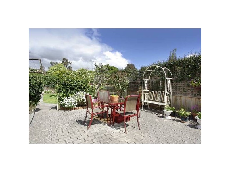 27 Sandringham Parade, Newtown VIC 3220