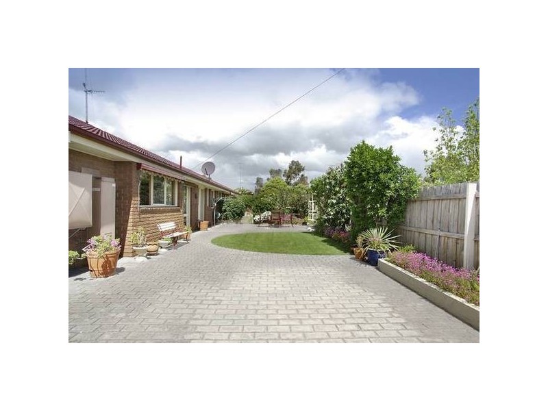 27 Sandringham Parade, Newtown VIC 3220