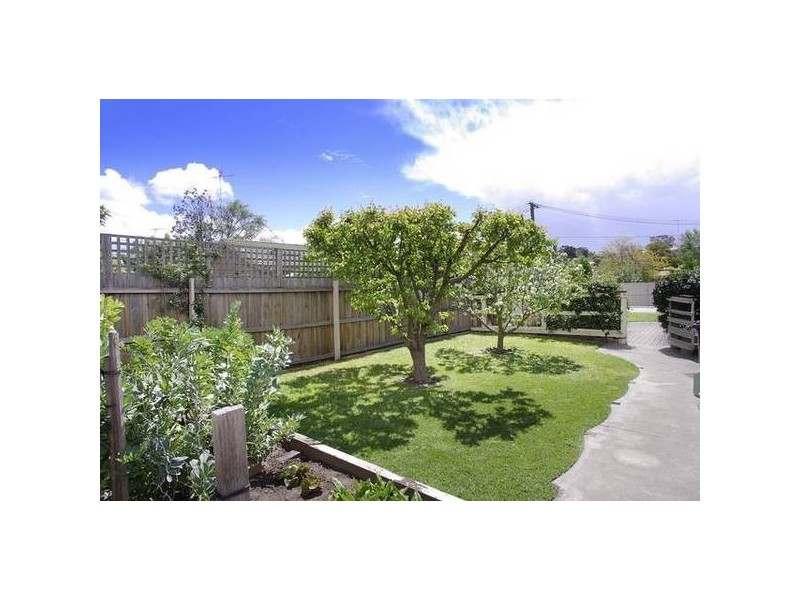 27 Sandringham Parade, Newtown VIC 3220