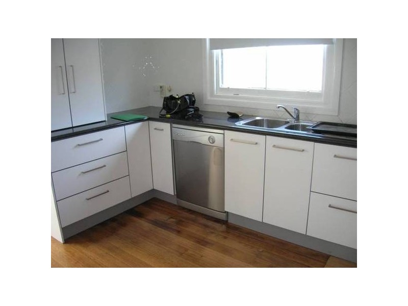 33 Churchill Avenue, Newtown VIC 3220