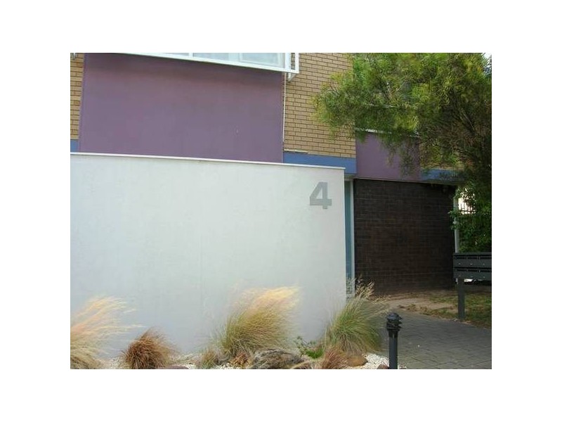 2/4 Fitzroy Street, Geelong VIC 3220