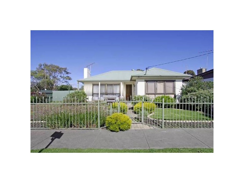 2 Little Avenue, Hamlyn Heights VIC 3215