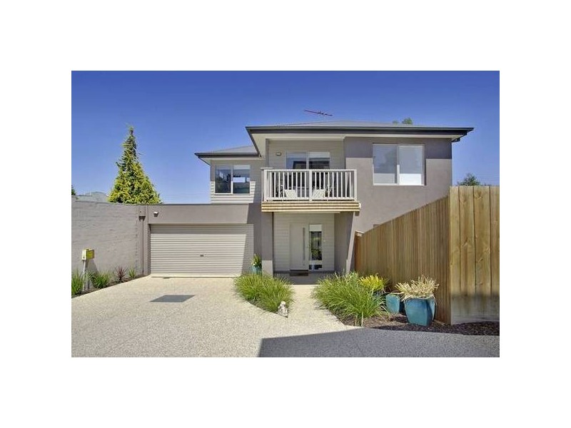 2/75 Clarke Street, Newtown VIC 3220