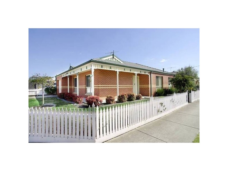 8 Waiora Avenue, Hamlyn Heights VIC 3215