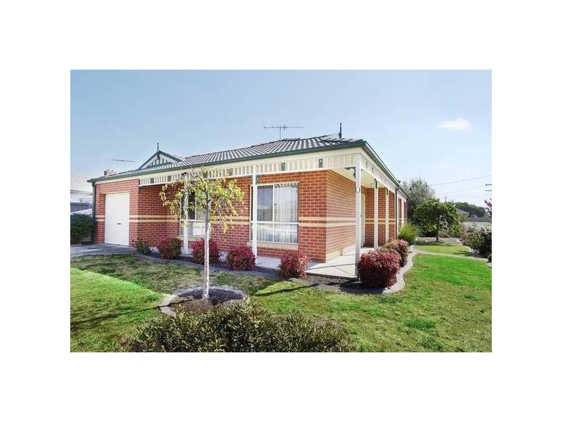 8 Waiora Avenue, Hamlyn Heights VIC 3215