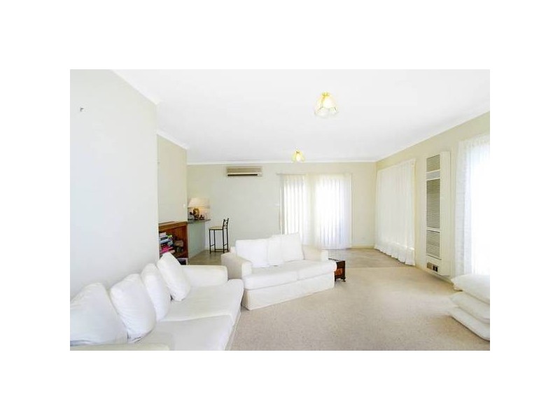 8 Waiora Avenue, Hamlyn Heights VIC 3215