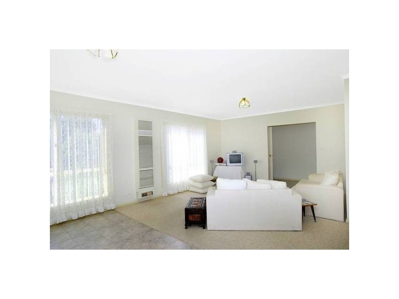 8 Waiora Avenue, Hamlyn Heights VIC 3215