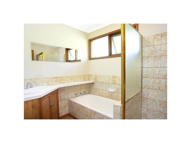 1/11 Gairloch Grove, Newtown VIC 3220