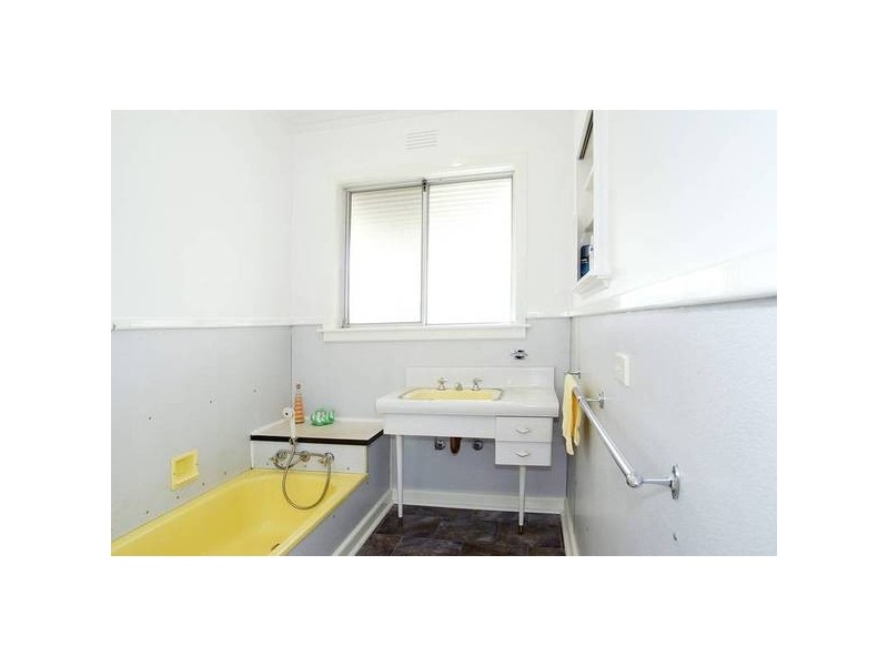 8 Braund Ave, Bell Post Hill VIC 3215