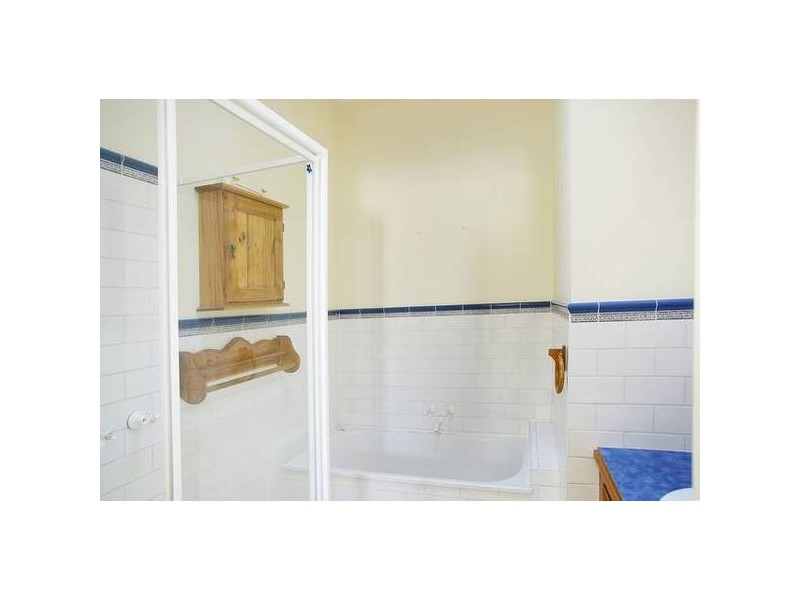 1 Shannon Ave, Hamlyn Heights VIC 3215