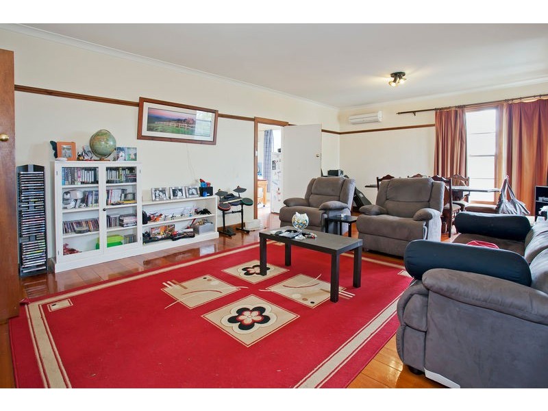 1A Lichen Grove, Highton VIC 3216