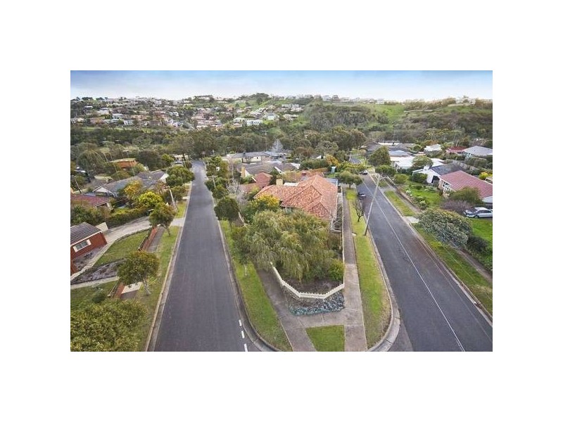 12 Ardlui Drive, Newtown VIC 3220