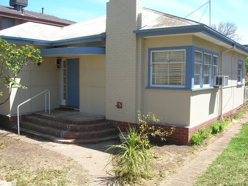 8 Gaylard Ave, Newtown VIC 3220