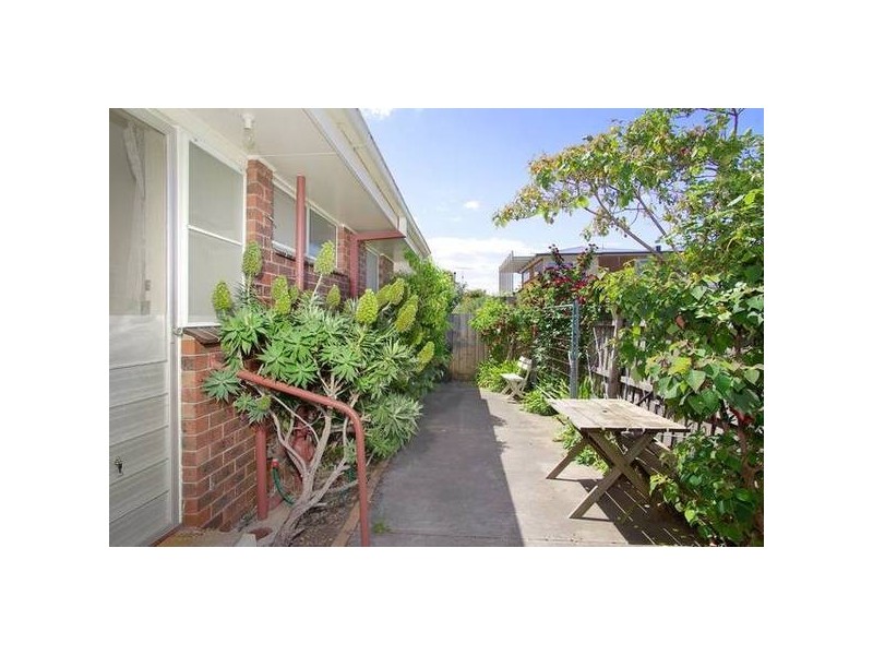 1/28 Bristol Road, Newtown VIC 3220