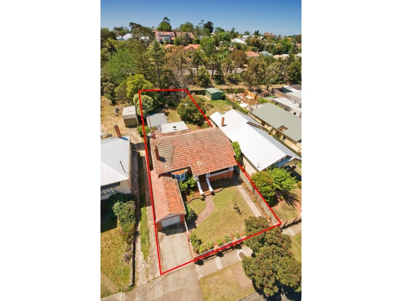 18 Huntingdon Street, Newtown VIC 3220