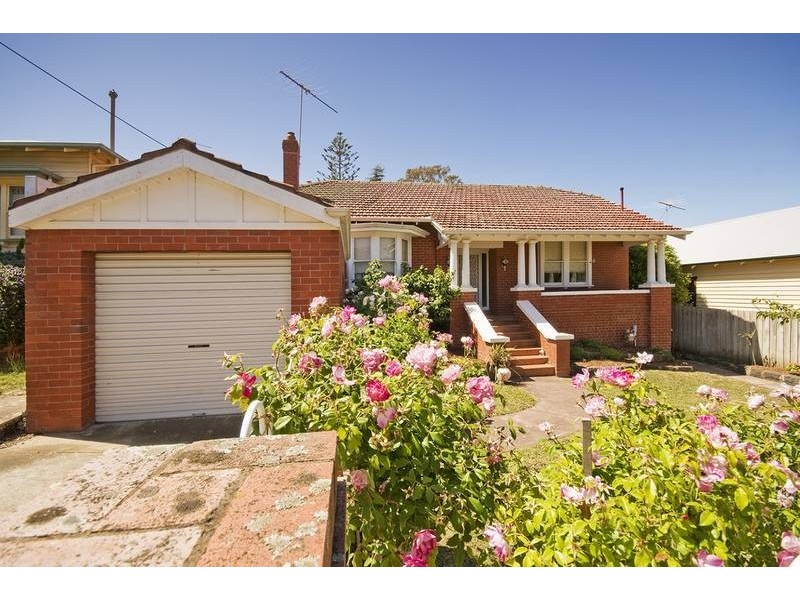 18 Huntingdon Street, Newtown VIC 3220