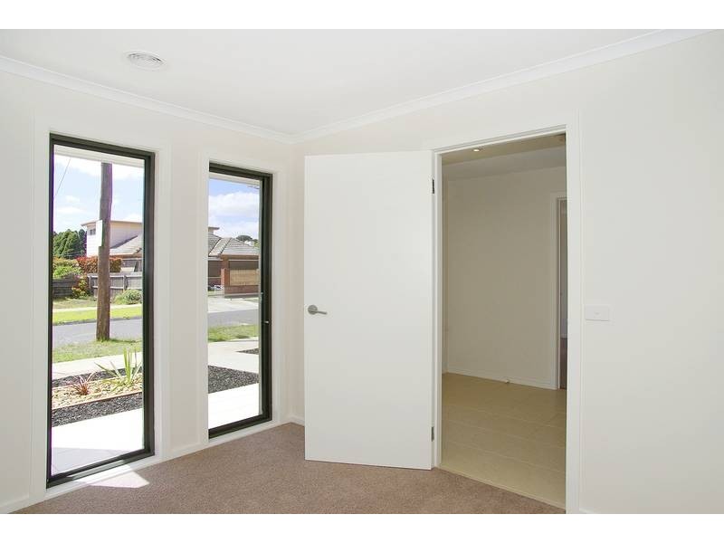 6 Chelmsford Avenue, Newtown VIC 3220