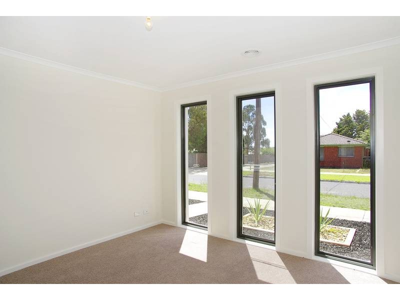 6 Chelmsford Avenue, Newtown VIC 3220