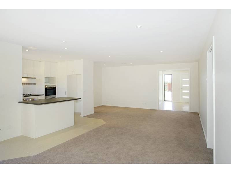 6 Chelmsford Avenue, Newtown VIC 3220