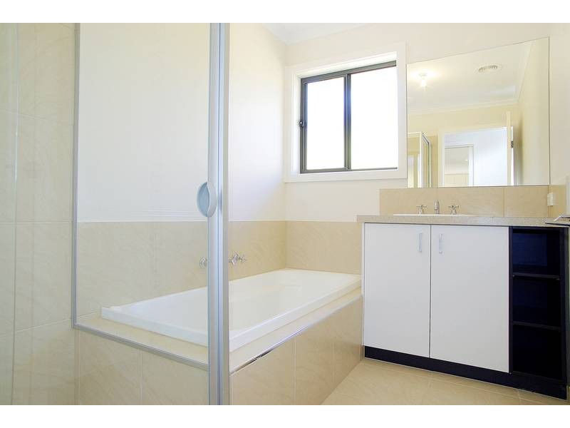 6 Chelmsford Avenue, Newtown VIC 3220