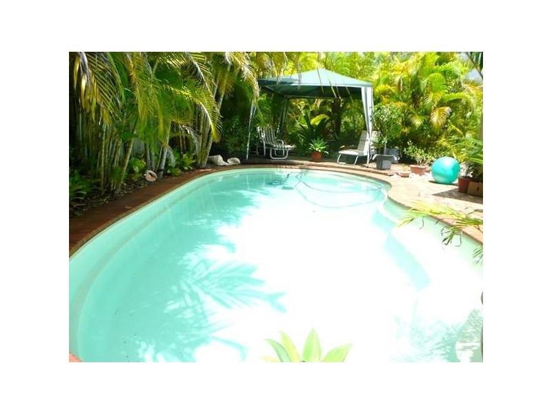 77 Lake Entrance Blvd, Noosaville QLD 4566