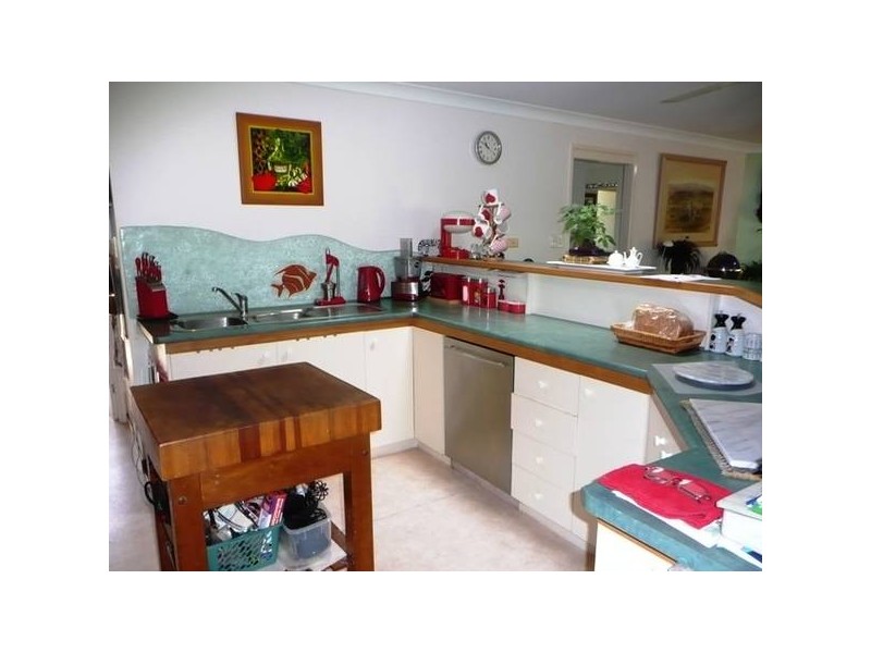 77 Lake Entrance Blvd, Noosaville QLD 4566