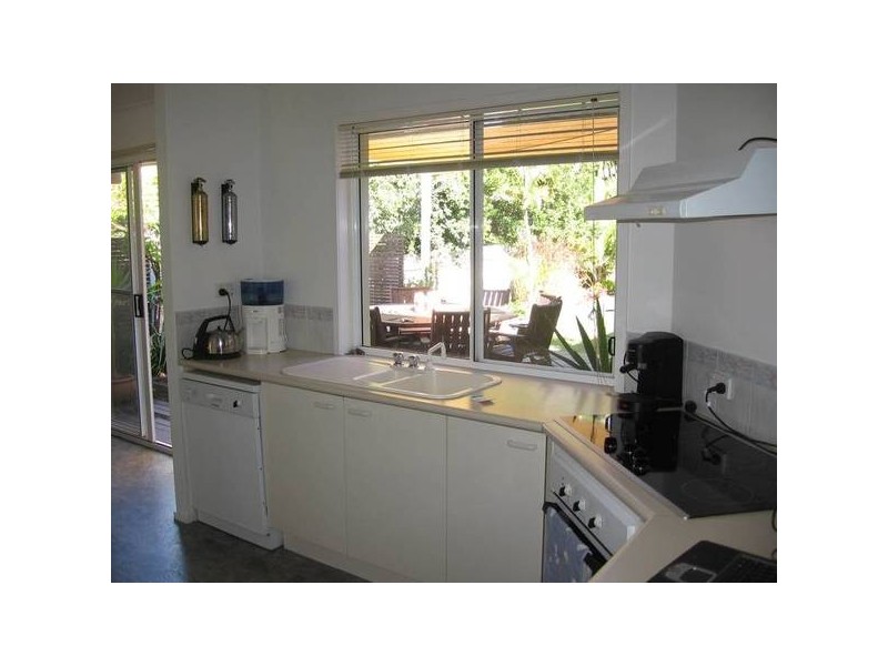 60 Lake Entrance Blvd, Noosaville QLD 4566