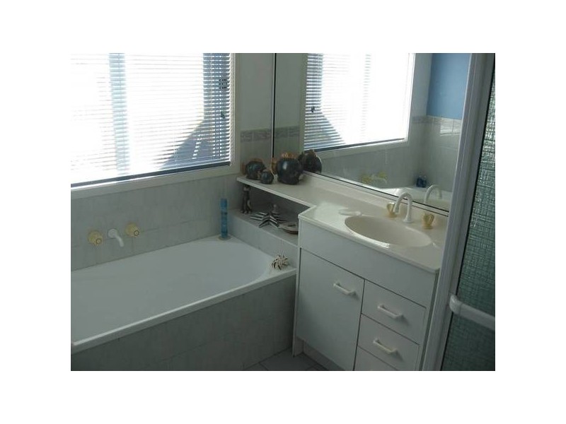 60 Lake Entrance Blvd, Noosaville QLD 4566