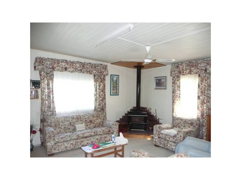 8 Tulip Lane, Cooroy QLD 4563