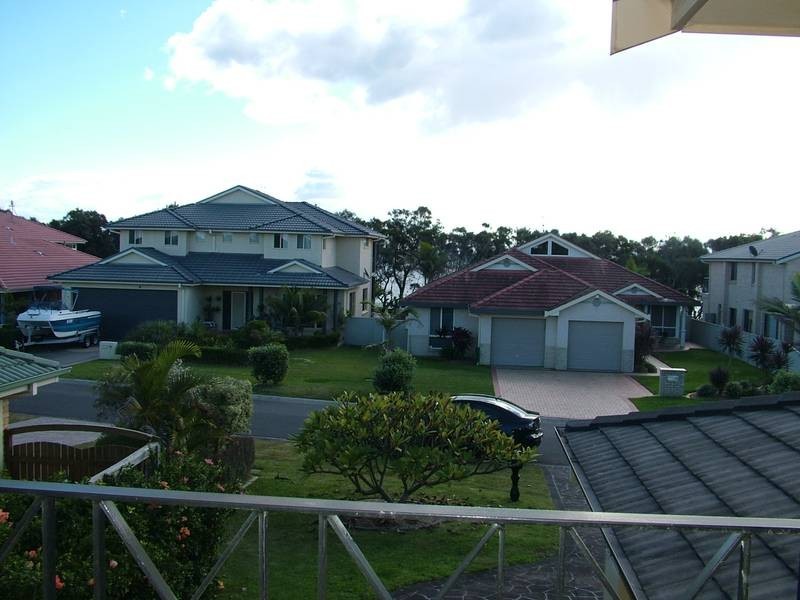 2/18 Terilbah Place, The Entrance North NSW 2261