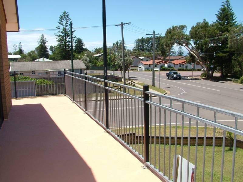 203 Bay Road, Toowoon Bay NSW 2261