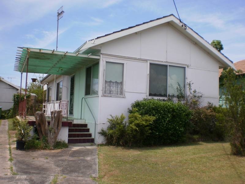 18 McGirr Ave, The Entrance NSW 2261