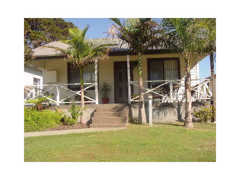 33 Bay Rd, The Entrance NSW 2261