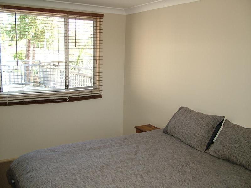 8 Ronda Cl, Berkeley Vale NSW 2261
