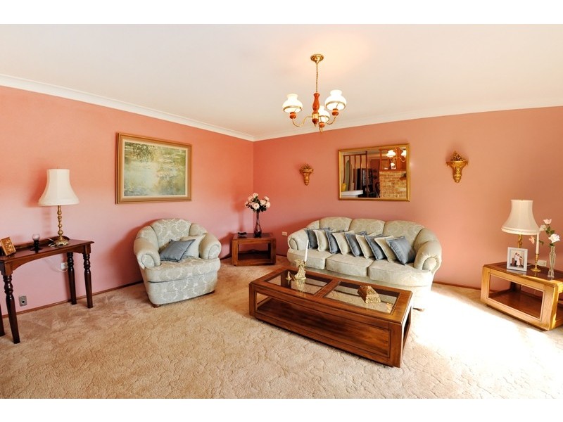 6 Borrodale Ave, Bateau Bay NSW 2261