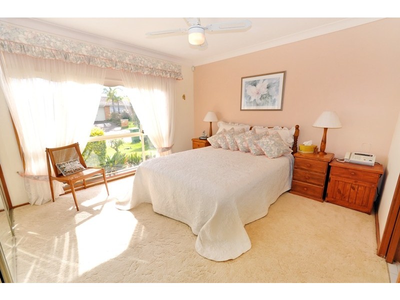 6 Borrodale Ave, Bateau Bay NSW 2261